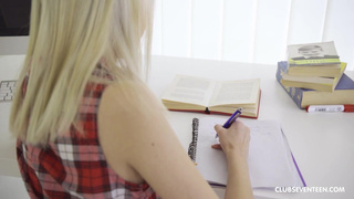 Утренний секс муженька с молодой супругой на боку