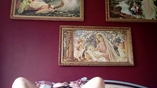 Престарелая дрочунья в крутом белье на заплывшем теле тычет себе в пещерку фаллоимитатором