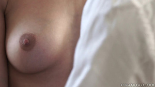 Черномазый ебет белокурую девушку в анал