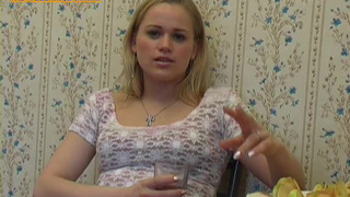 Пьяенькая белокурая красотка от души поебалась