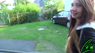 Чпокает по собачьи соседку у себя дома