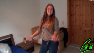 Чпокает по собачьи соседку у себя дома