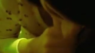 Неопытная барышня мастурбирует и обсасывает пенис мужа муженька