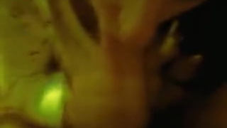 Неопытная барышня мастурбирует и обсасывает пенис мужа муженька