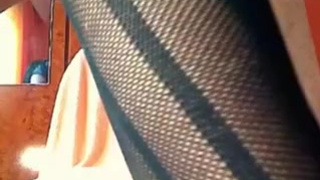 Юная русская тетка играет со своей анальной дыркой на камеру