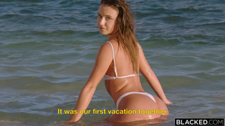 Богатые негры долбятся с русскими шлюхами возле бассейна