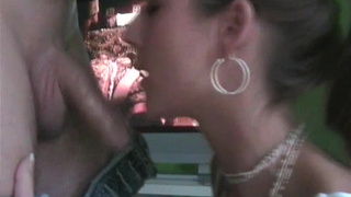 Отвлек от просмотра телепередачи и заставил вылизывать писюн