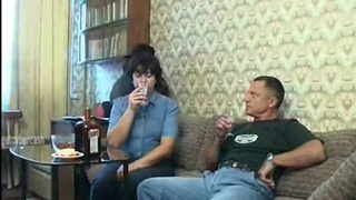 Захмелевшие свингеры обменялись женами и сладко трахаются