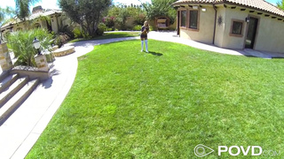 Держит за волосы и ебёт стройняшку рачком на кровати