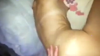 Крендель снимает на камеру как ебет на четвереньках муженьку в попу