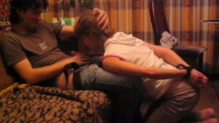 Сосущая подружайка сняла с парнем русское хоум порно