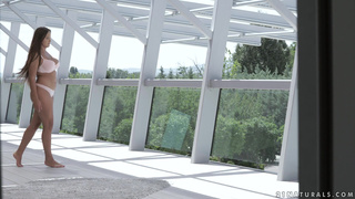 Бойфренд ебёт 18-ти летнюю девушку с классными титьками