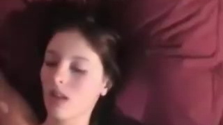 Мужичек кончает в ротик своей милой 18 летней подружке