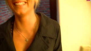 Немецкий пацан дрючит шлюху пока вторая половинка на работе