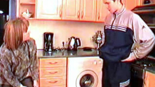 Кобель присунул своей милфе