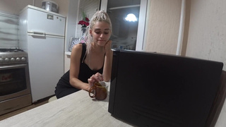 Брат отжарил в попу сеструху за то, что хотела одолжить денег