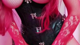 Octokuro в парике играет с титьками и теребонькает на частном сайте