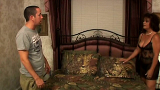 Жирная матюрка приняла в пизденку писюн бойфренда