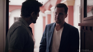 Папка с другом сношают худенькую дочь в два смычка сразу