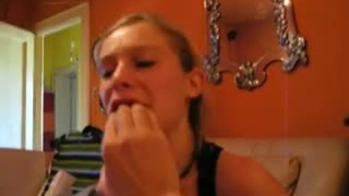 Мужик жестко чпокнул в ротик свою шлюшку