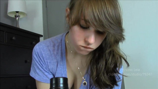 Грудастенькая дочь посасывает и теребонькает отцовский болт резиновой вагиной