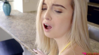 Брат с сестричкой долбятся за спиной у матюрки