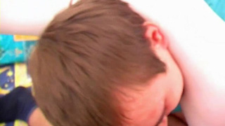 Ебарь засунул кляп в ротик и отжарил спящую суку