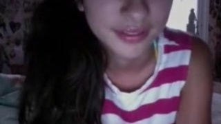 Наивная дамочка на вебкамеру показала все свои прелести