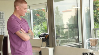 Брат разорвал джинсы на своей сестре и жестко выебал