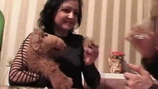 Захмелевшую русскую брюнетку пердолят в ванне