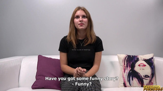 Костлявая милая студентка ебется с продюсером ради роли в фильме