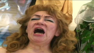 Тучная бабулька трахается с наивным агентом на кастинге