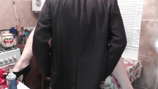 Босс выебал свою сотрудницу у неё дома (русское видео)