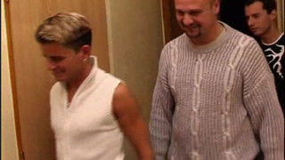 Русскую суку с волосатой пиздой прут сразу в три хуя