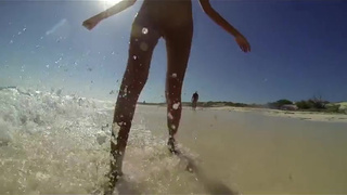 Сучки на диком пляже смотреть бесплатно