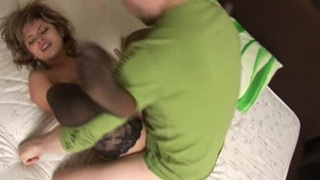 Кобели из Казани вдвоем поимели захмелевшую Аню в чулочках