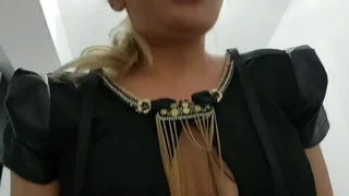 Милфа отсасывает хуец сынка и лечит его сексом от простуды