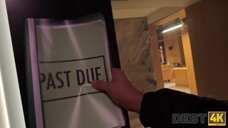 Сексом за долги пришлось расплачиваться красотке Una Fairy