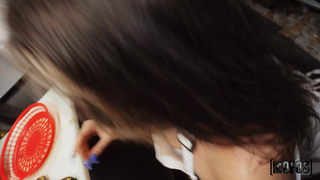 Повара всей кухней дали на клык озорной посудомойщице и публично отодрали на столе