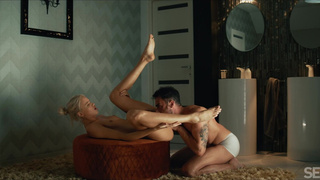 Московскую красавицу Novella Night намазали маслом и трахнули с кремпаем