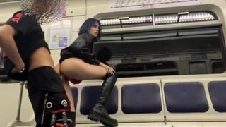 А так можно было? Ебутся в метро СПб после Алых Парусов