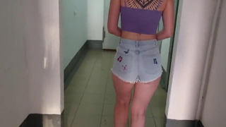 Вообще я кормильцу не изменяю — но как соседу в лифте не отсосать?