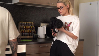 А у твоей красотки не было ничего поприличнее надеть? А то неловко