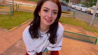 Или отсосёшь мне на крыше, или отшлёпаю — выбирай, симпатичная