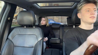 Титьки покажешь вместо денег? Соси, я за бесплатно не таксую