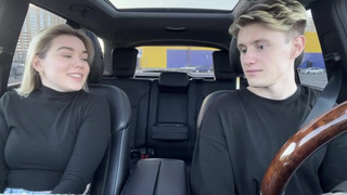 Титьки покажешь вместо денег? Соси, я за бесплатно не таксую