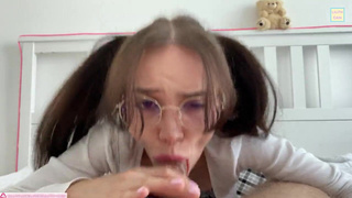 Я тебе и отсосу, и отдрочу, но только очки мне кончей не заливай