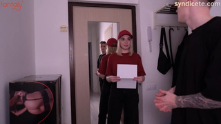 Курьерша такая обворожительная и хуец мне сосёт, как думаете, даст в писечку?