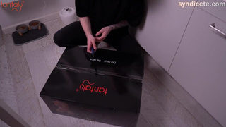 Курьерша такая обворожительная и хуец мне сосёт, как думаете, даст в писечку?