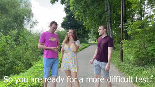 Эй, мы тебе платили не за титьки — пойдём в машину для МЖМ